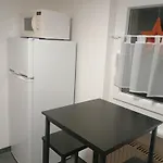 Apartment Holli- Kleine, Modern Renovierte Altbauwohnung *