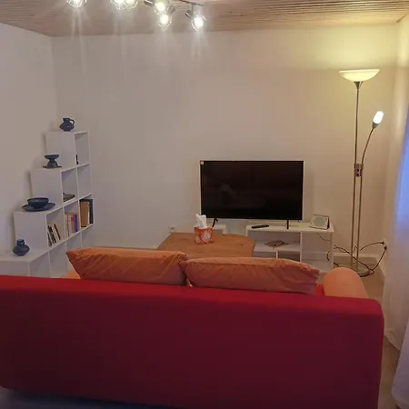 Holli- Kleine, Modern Renovierte Altbauwohnung *