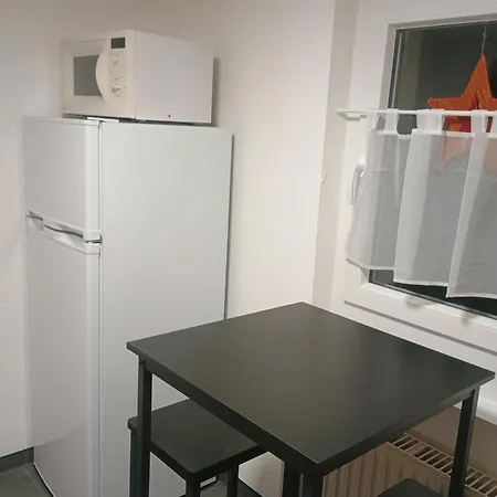 דירה Holli- Kleine, Modern Renovierte Altbauwohnung *